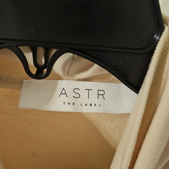 ASTR the Label Turtleneck Roxette Tank with Shoulder Pads Size XS - Picture 2 of 6